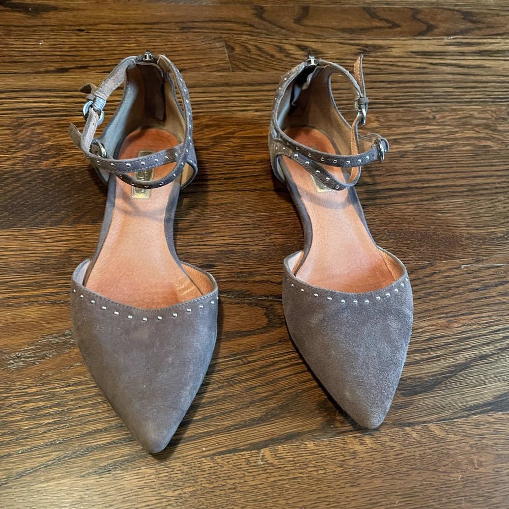 Halogen Grey Pointy Toed Flats - Size 6.5